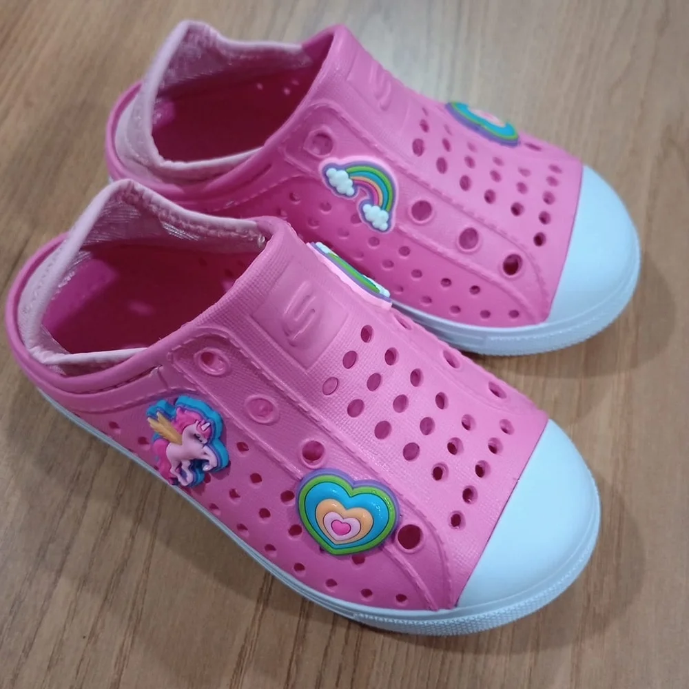 Size 6 Skechers Machine Washable Girl’s Shoes New With Tags
